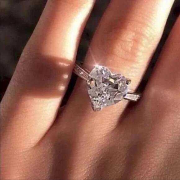 Jewelry - NEW HEART 925 STERLING SILVER DIAMOND RING, CUTE RING, SHINY RING.